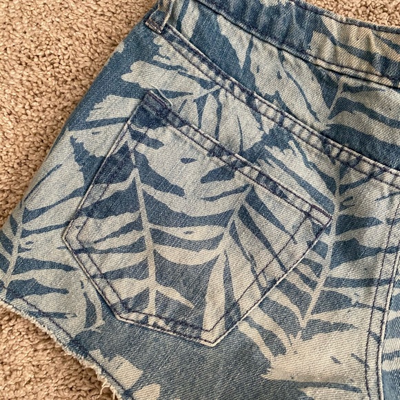 New without tags Converse Shorts - Picture 7 of 7